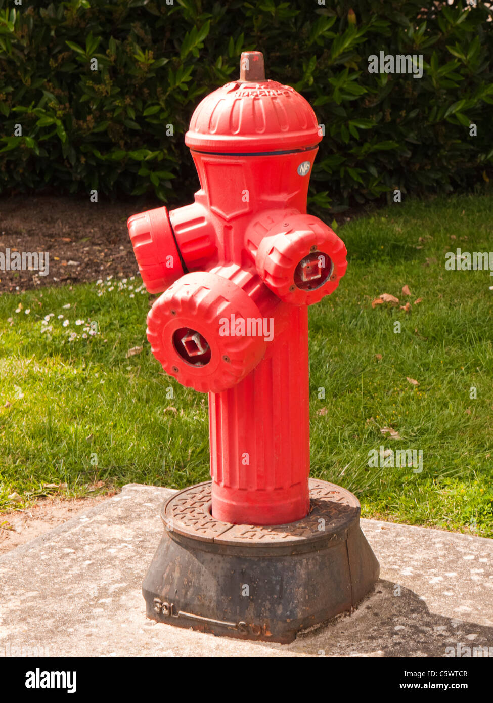 Nahaufnahme von einem roten Französisch am Straßenrand Hydranten Stockfoto