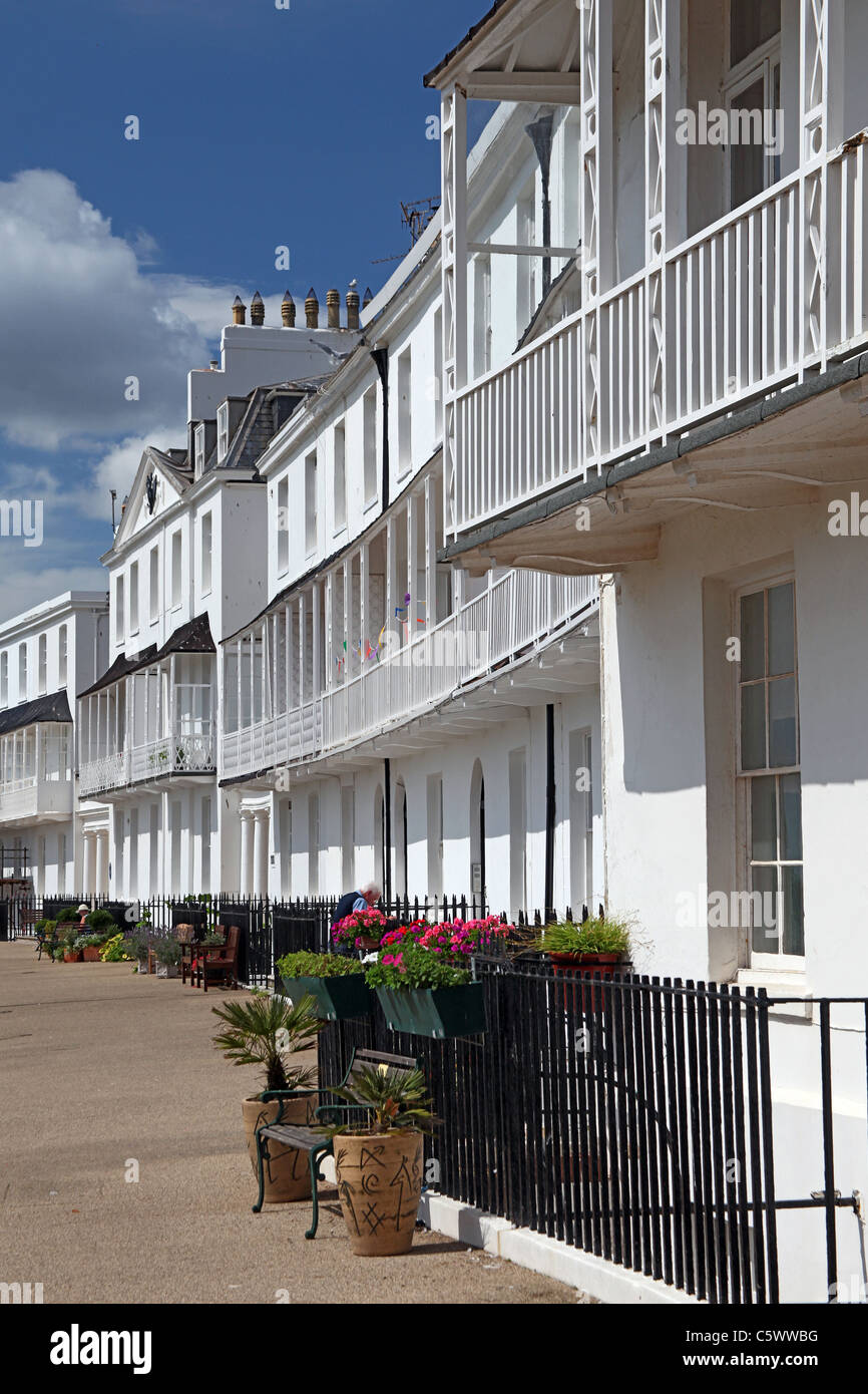 Die elegante weiße Regency Architektur der Fortfield Terrasse in Sidmouth, Devon, England, UK Stockfoto