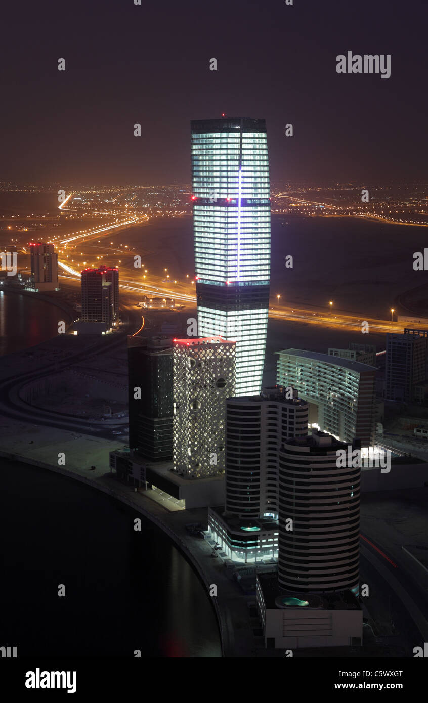 Hochhäuser am Business Bay in der Nacht. Dubai, Vereinigte Arabische Emirate Stockfoto