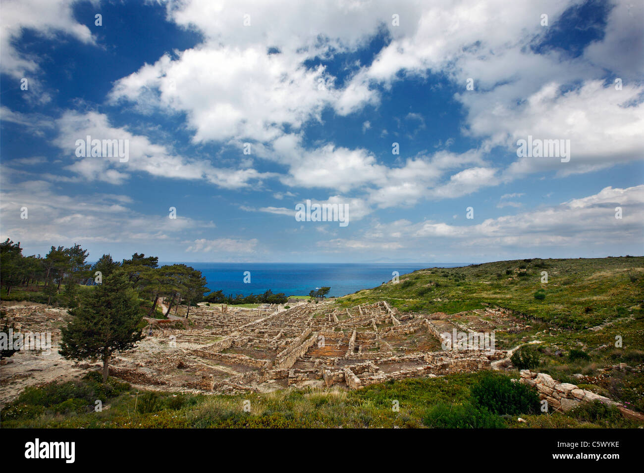 Blick auf die archäologische Stätte des antiken Kamiros, eines der 3 großen antiken Städte der Insel Rhodos, Griechenland. Stockfoto