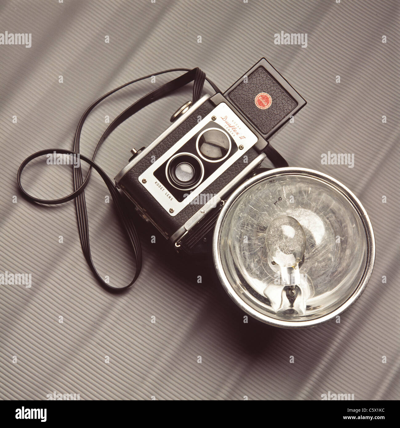 Eastman Kodak Amateur reflex Duoflex-Kamera mit Blitzlicht, Stockfoto