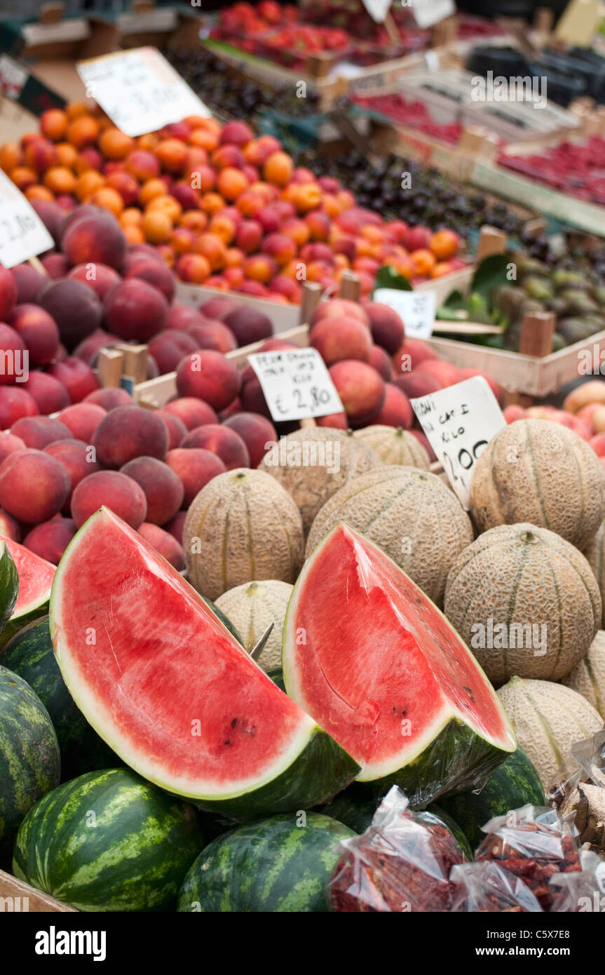 Anzeige der Früchte auf dem freien Markt von Bozen, Italien Stockfoto