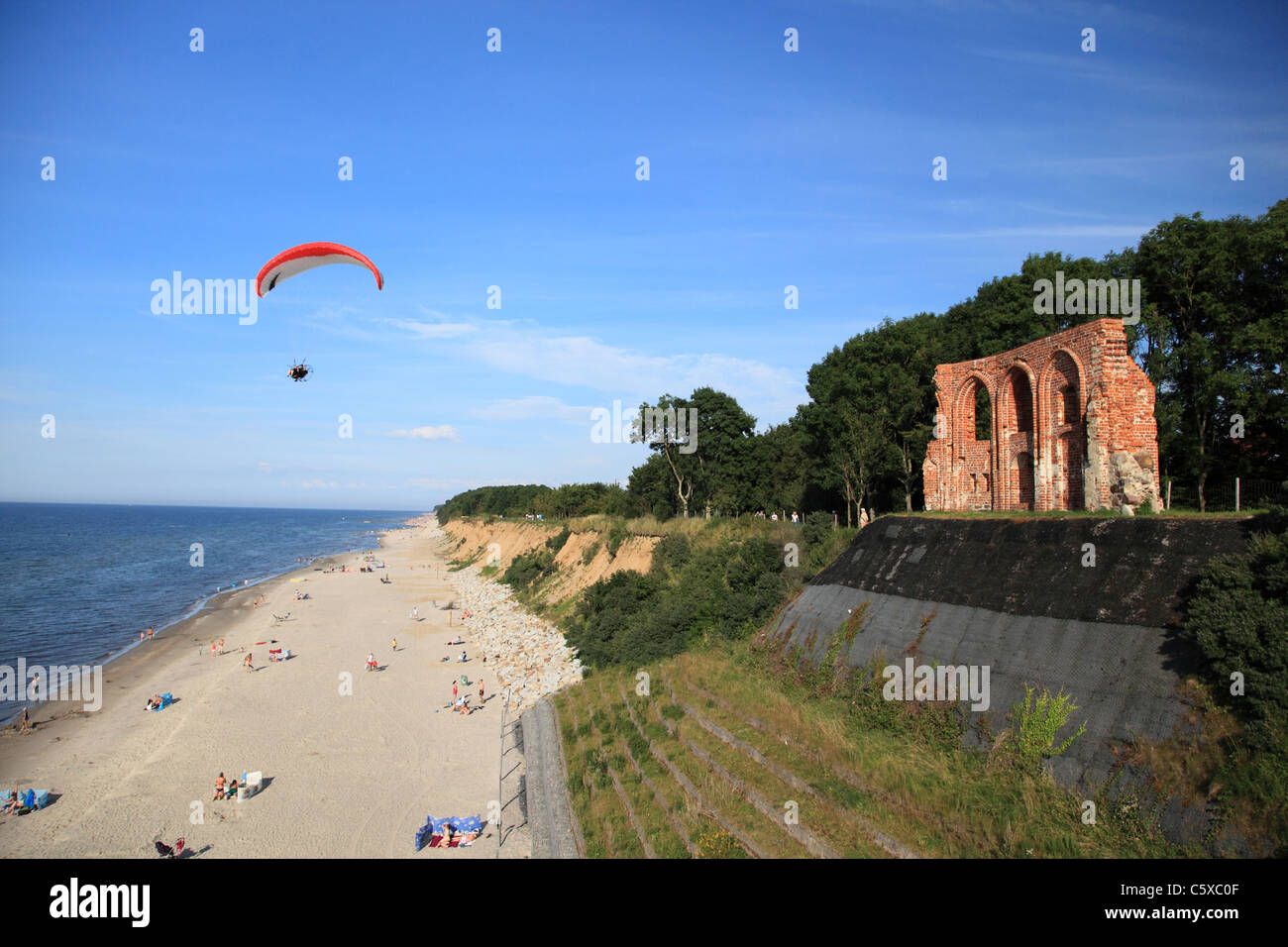 Trzęsacz Strand und zerstörten Kirche, West-Pommern, Polen Stockfoto