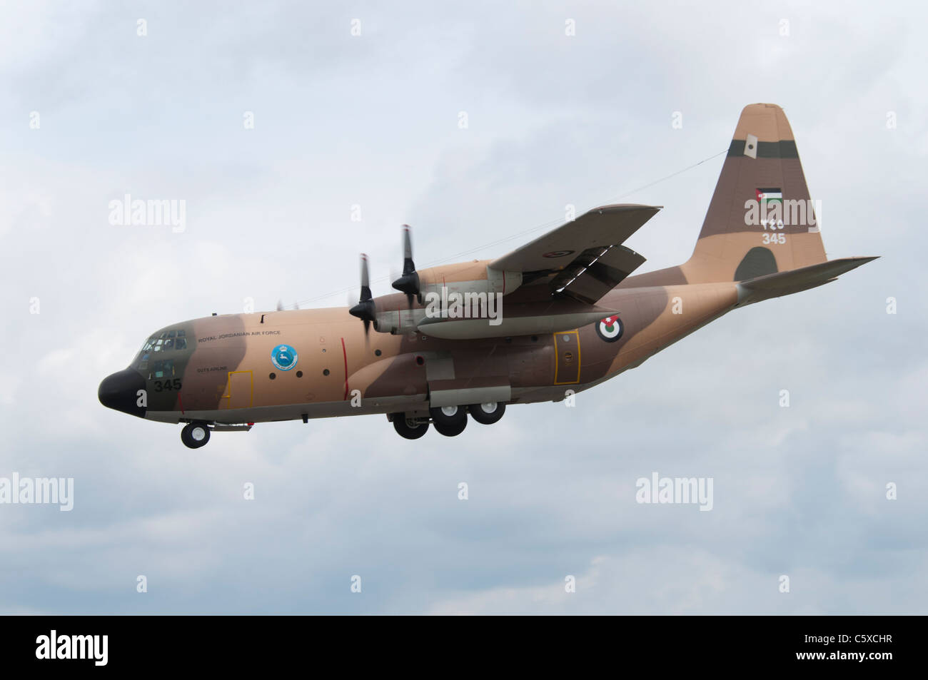 Lockheed Hercules C130H militärisches Transportflugzeug Baunummer 345 von Royal Jordanian Air Force kommt an RAF Fairford Stockfoto
