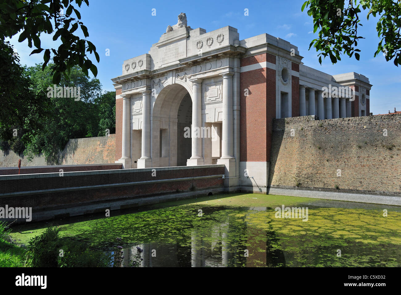 Menin Gate Memorial auf die fehlende in Gedenken an britischen und Commonwealth-Soldaten des ersten Weltkrieges, Ypern, Belgien Stockfoto