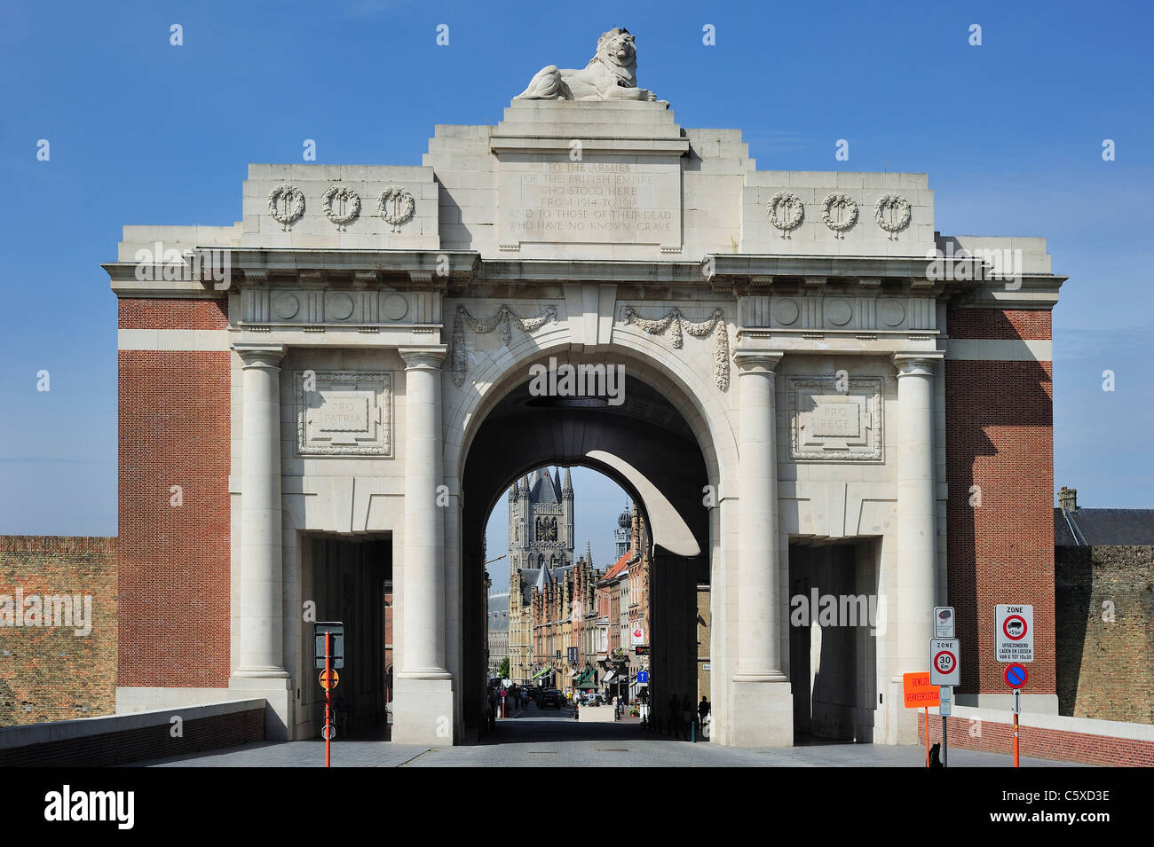 Menin Gate Memorial auf die fehlende in Gedenken an britischen und Commonwealth-Soldaten des ersten Weltkrieges, Ypern, Belgien Stockfoto