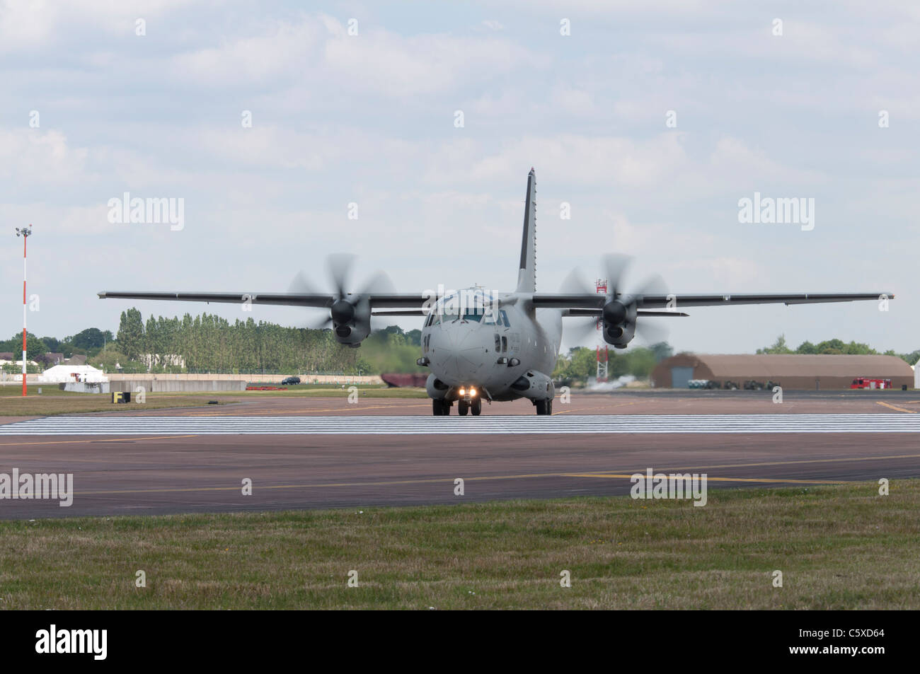 Alenia C-27J Spartan mittelgroße militärische Transportflugzeug Flugzeug kommt an RAF Fairford, England für die RIAT 2011 Stockfoto