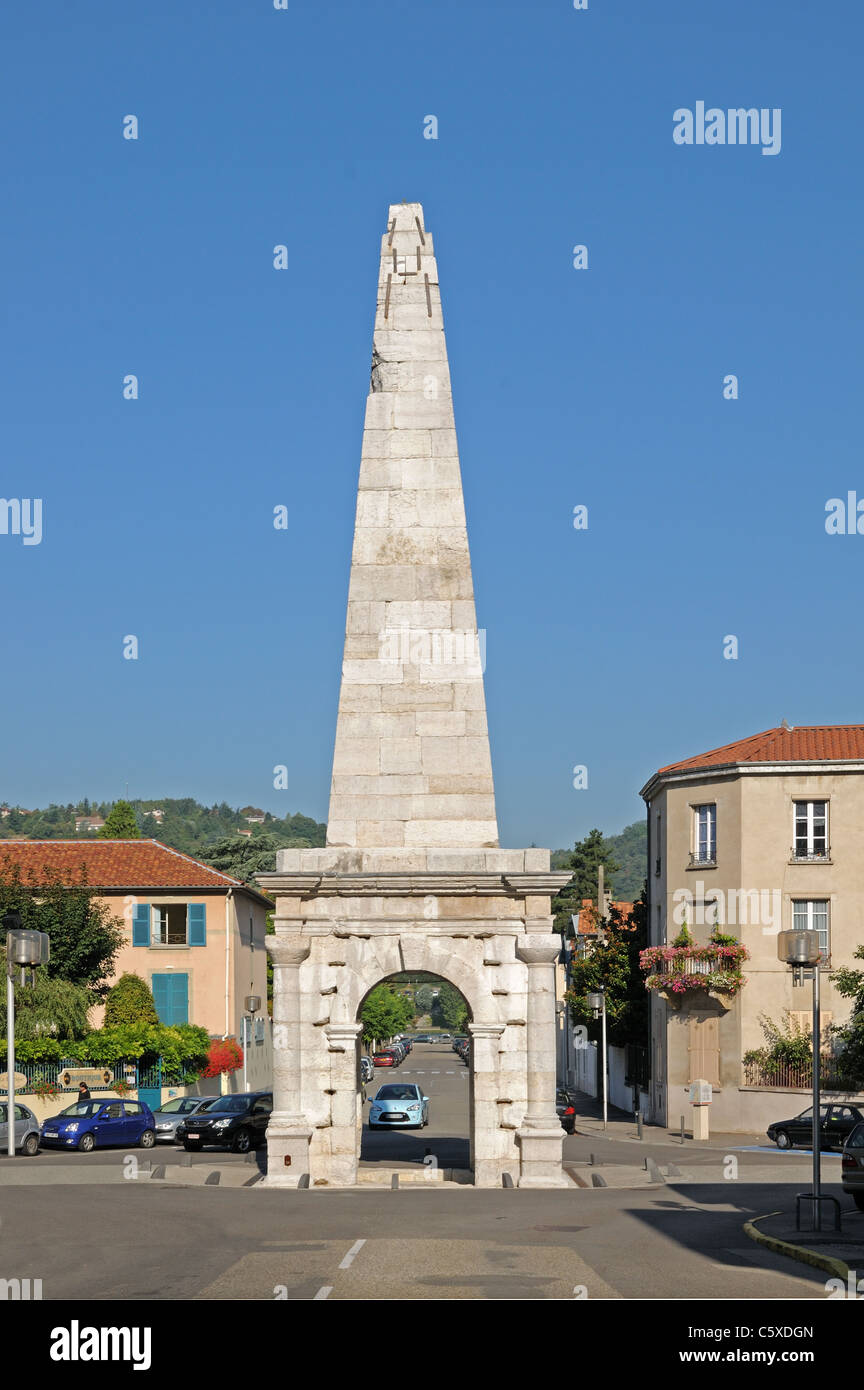 Pyramide römische Denkmal bekannt als La Pyramide in VienneFrankreich