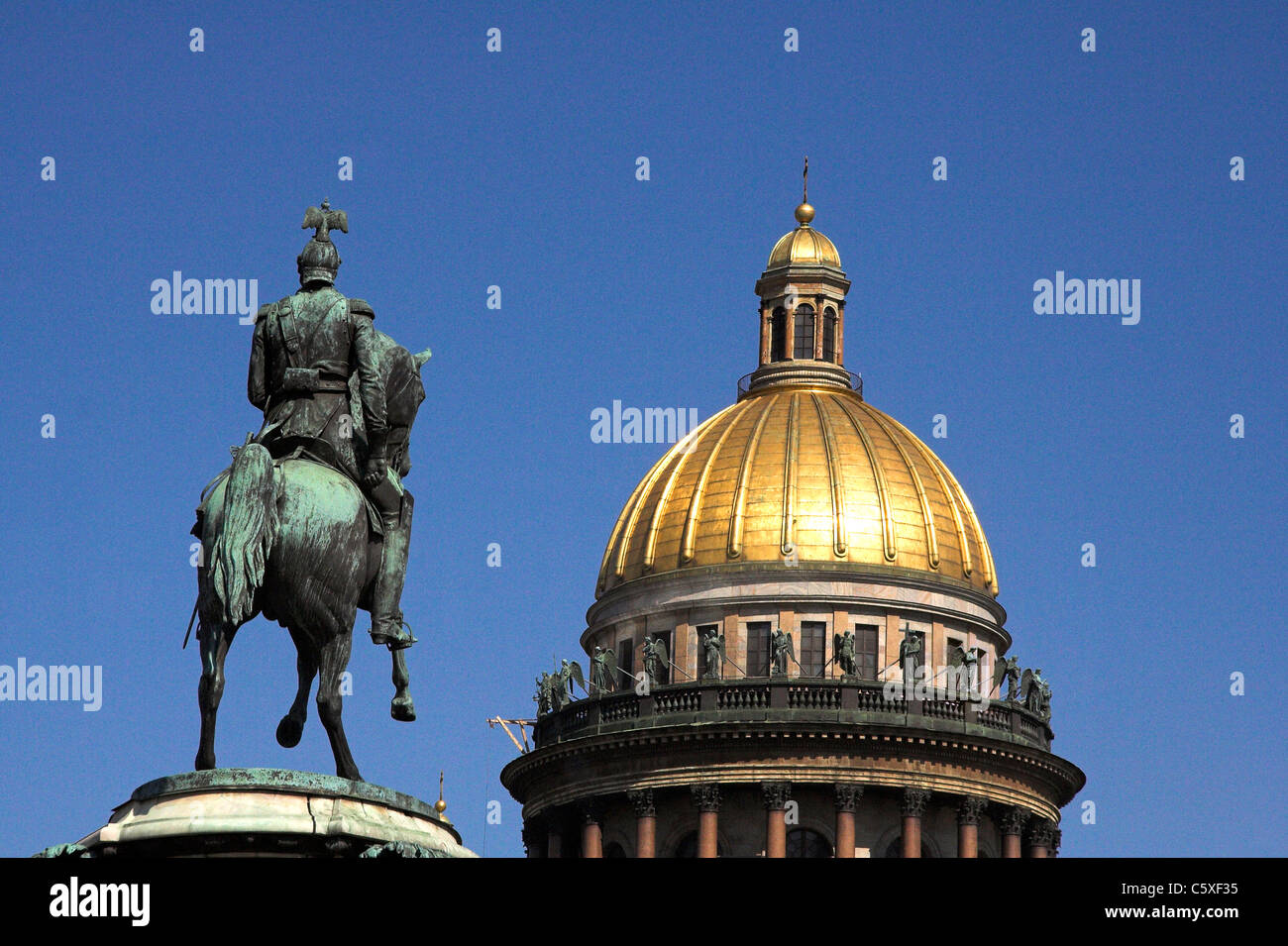 Vergoldete Kuppel der St Isaacs Kathedrale, Denkmal, Nicholas I, St Petersburg, Russland Stockfoto