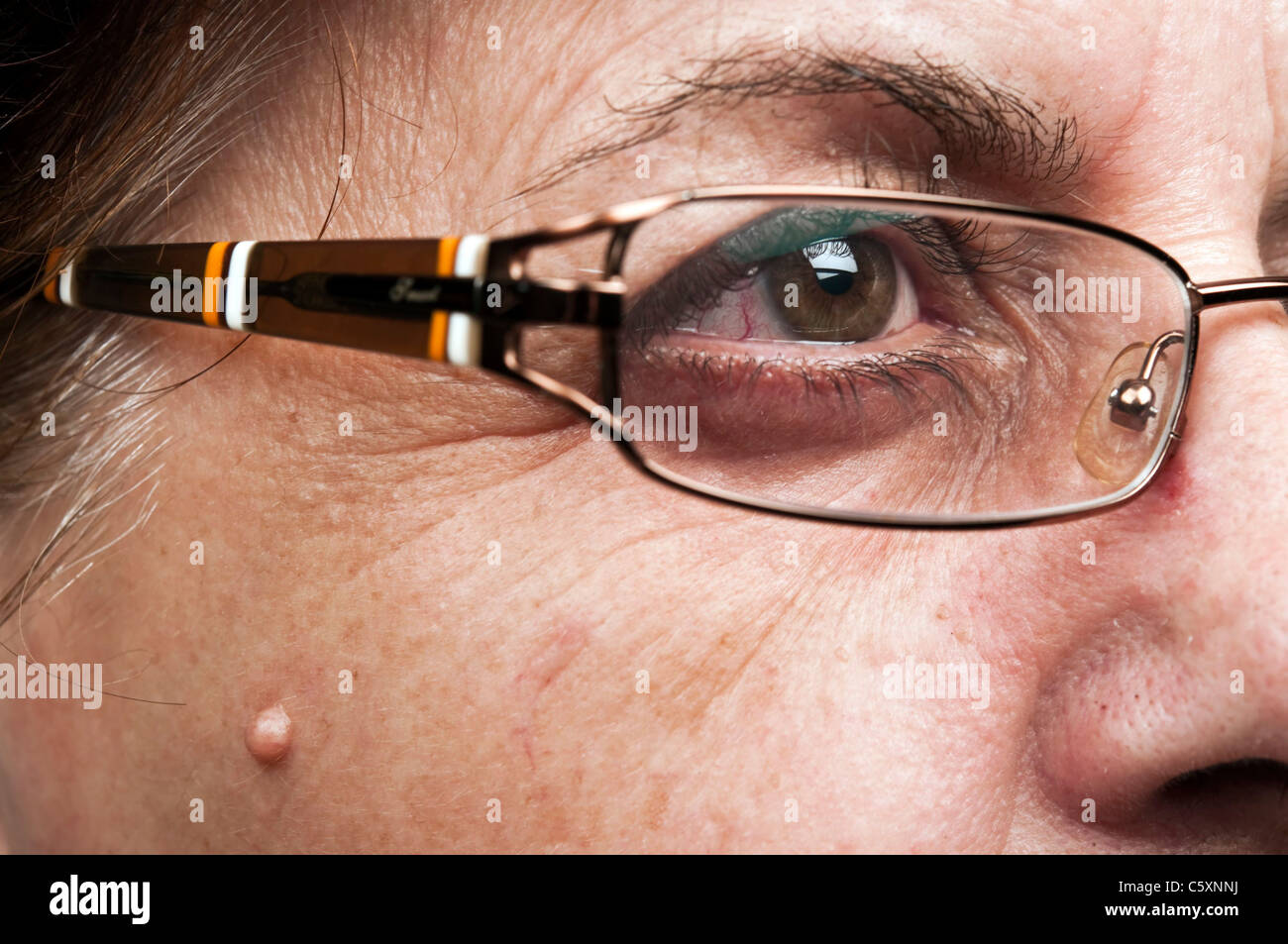 Frau Brillen hautnah Stockfoto