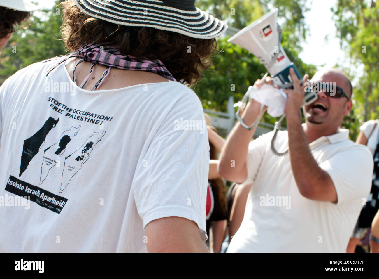 Israelische, palästinensische und internationale Aktivisten protestieren israelische Siedlungen in Ost-Jerusalem. Stockfoto