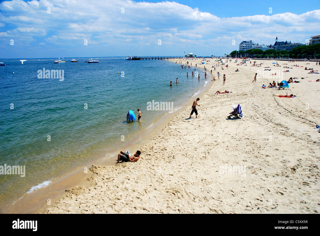 Strandleben am Strand Arcachon, Plage d ' Arcachon, in Südwest Frankreich. Stockfoto