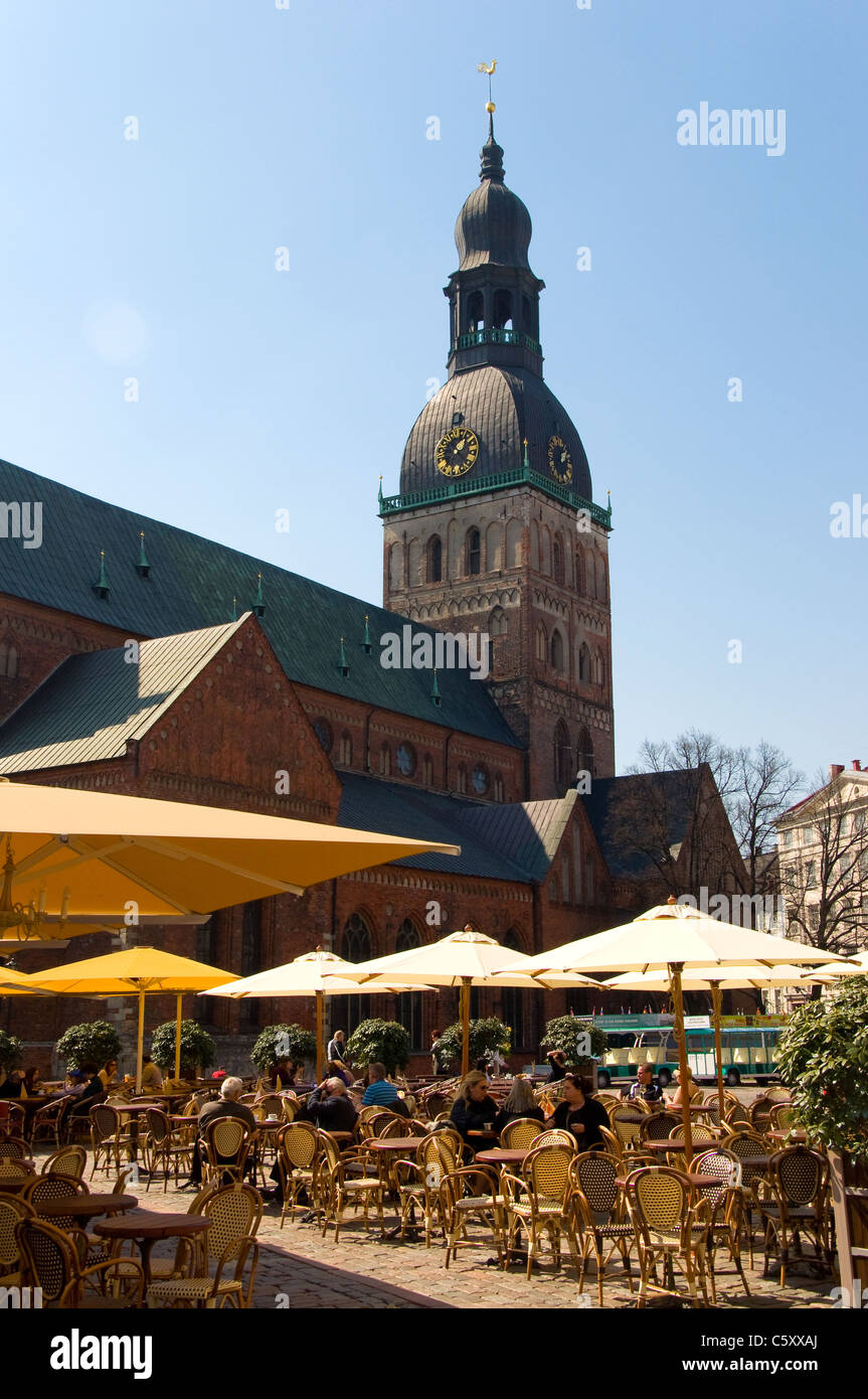 Terrassen und Cafés, Altstadt, Riga, Lettland Stockfoto