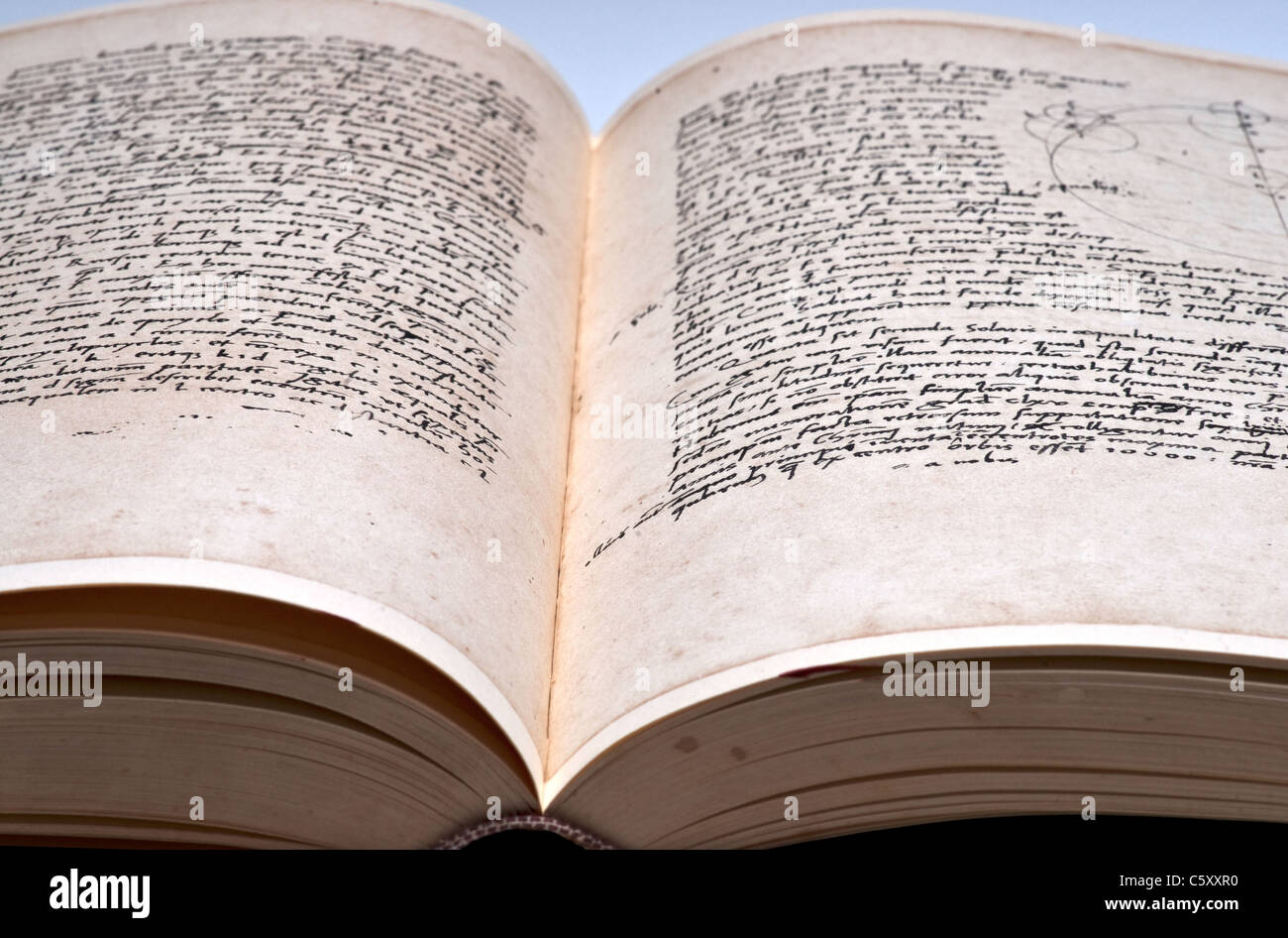 Handschriftliche Doppelseite zerfledderte Buch Stockfoto