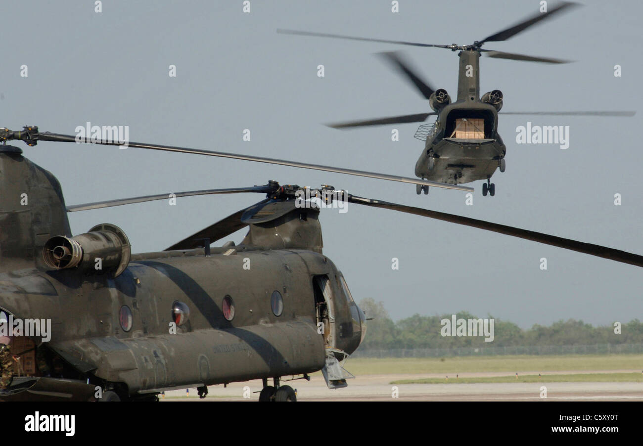 Armee-CH-47 Chinook-Hubschrauber in Betrieb. Stockfoto