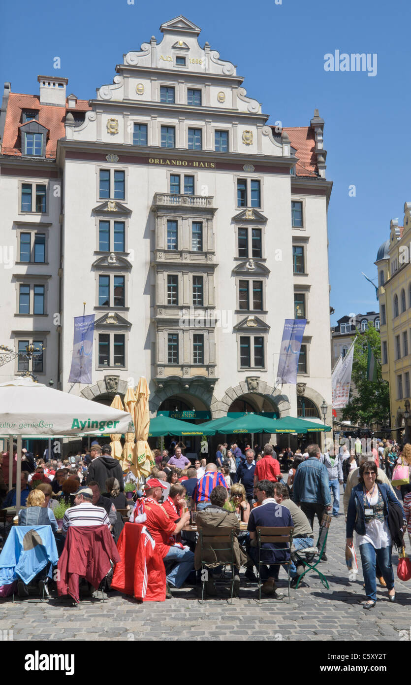 Menschen Essen und trinken in Restaurants am Platzl, München Stockfoto