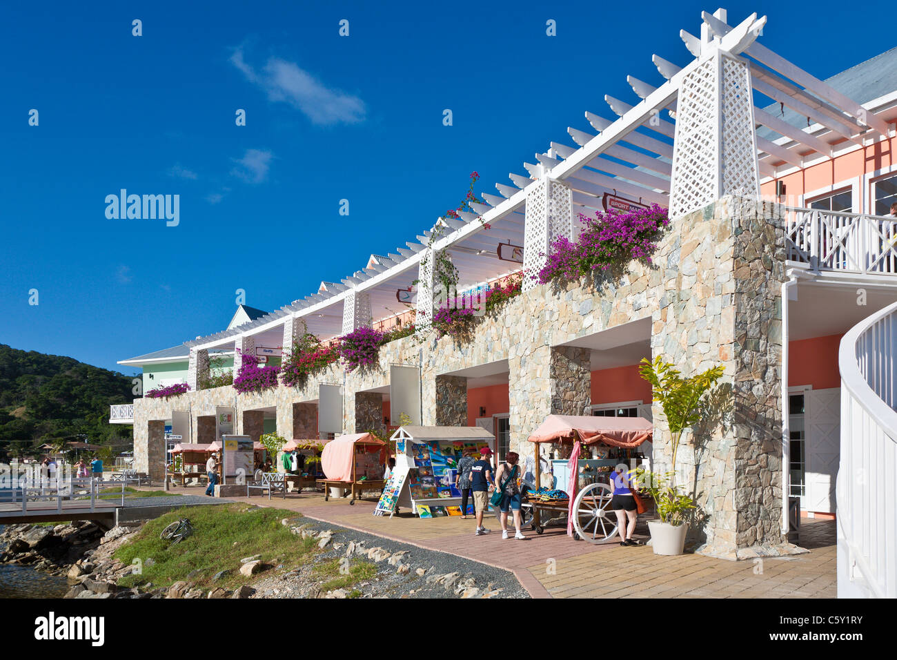 Town Center cruise Port und Geschäfte in Coxen Hole auf der Insel Roatan, Honduras Stockfoto
