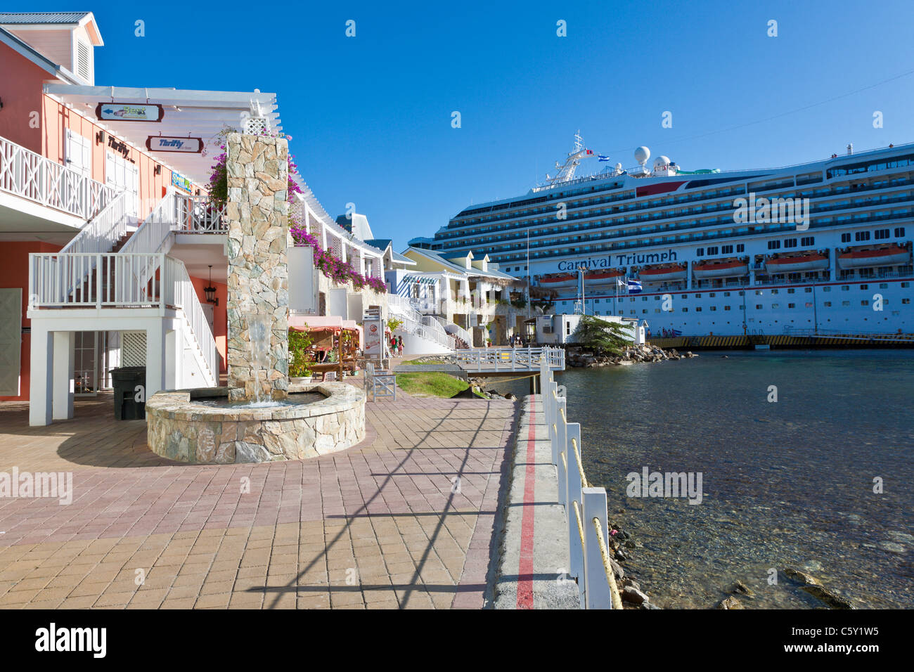 Town Center cruise Port und Geschäfte in Coxen Hole auf der Insel Roatan, Honduras Stockfoto