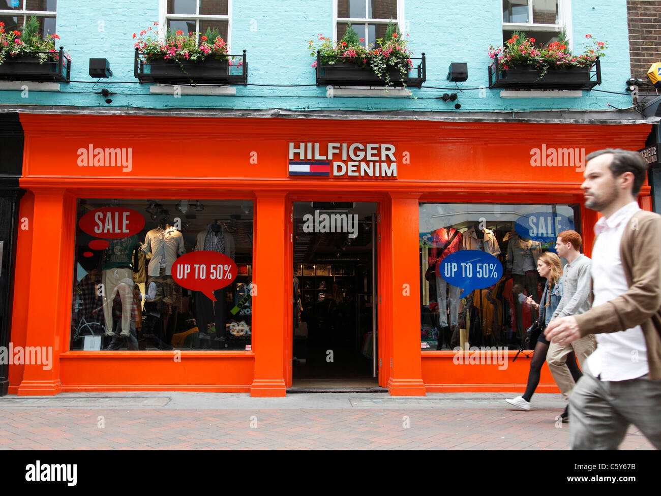 Hilfiger Denim speichern auf der Carnaby Street, London, England, U.K Stockfoto