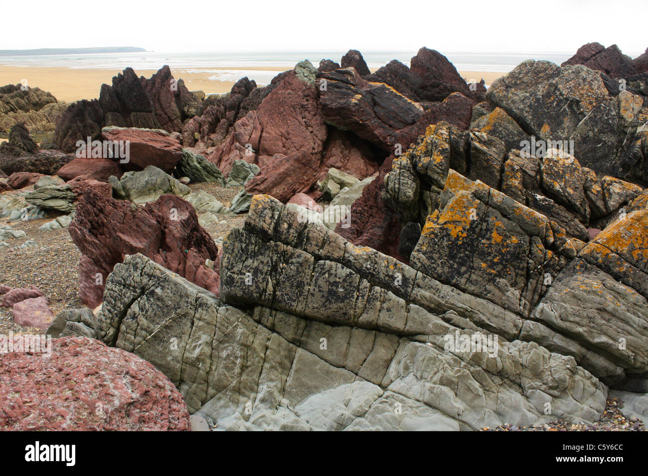 Rock-Bereich im Süßwasser Weststrand in Pembrokeshire, Wales Stockfoto