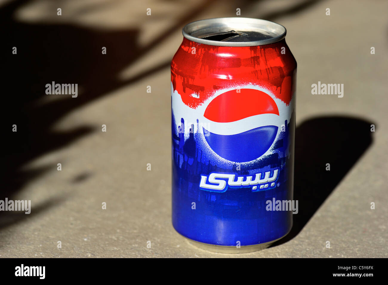 Eine arabische Pepsi Cola Dose, Dahab, Ägypten EG Stockfoto
