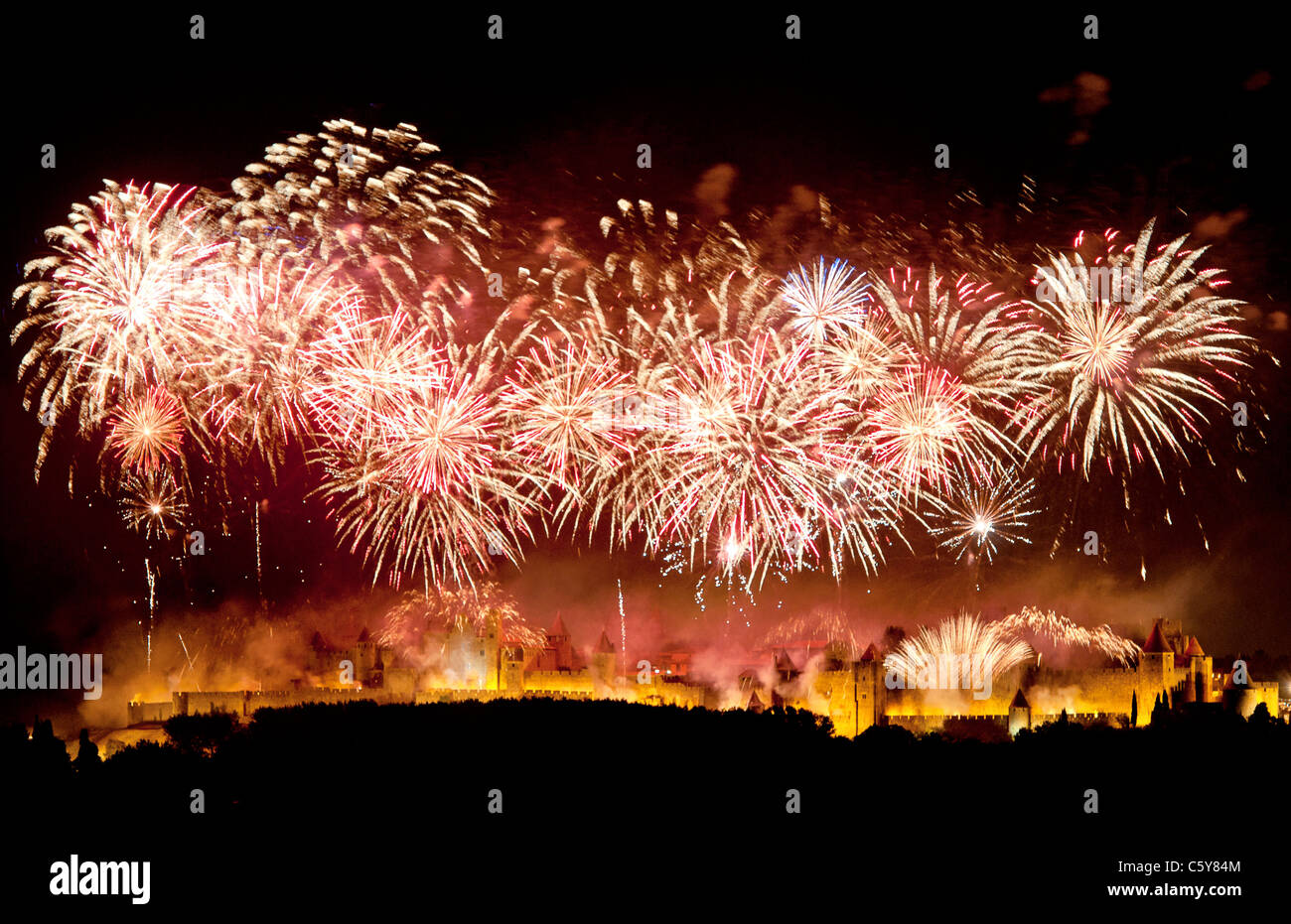 Nationalfeiertag Feuerwerk über Carcassonne im Languedoc Stockfoto