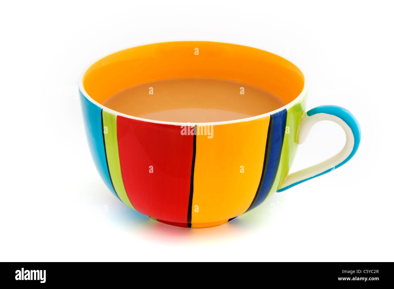 Gestreifte Kaffee Tasse isoliert auf weißem Hintergrund Stockfoto