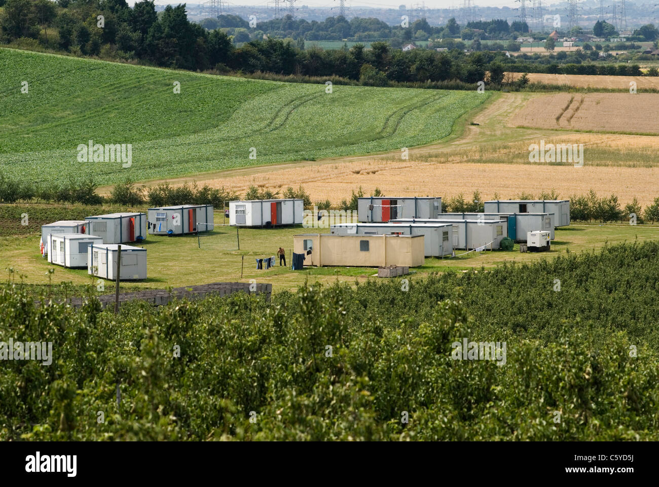 Migranten Großbritannien. Wanderarbeiter in der Landwirtschaft Wohneinheiten Dies sind niedrig bezahlte temporäre Wohneinheiten. Cooling Kent England 2010s HOMER SYKES Stockfoto