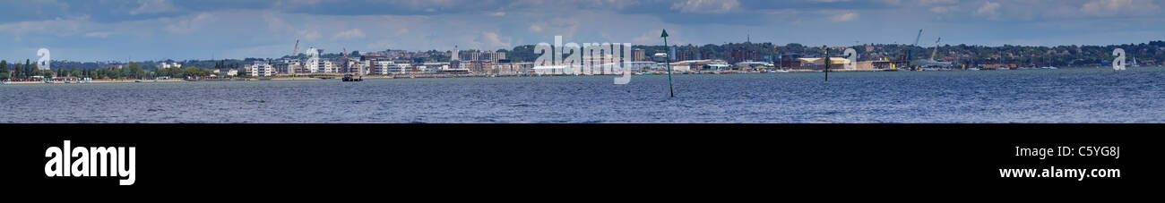 Panoramablick von Poole Hafen von Arne-Halbinsel über Poole Harbour. Dorset, UK. Stockfoto