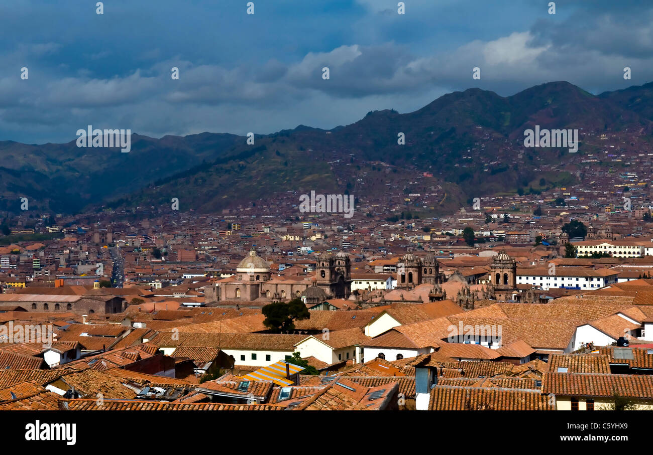 Blick auf die peruanische Stadt Cusco, die ehemalige Hauptstadt des Inka Reiches und Unesco Weltkulturerbe Stockfoto