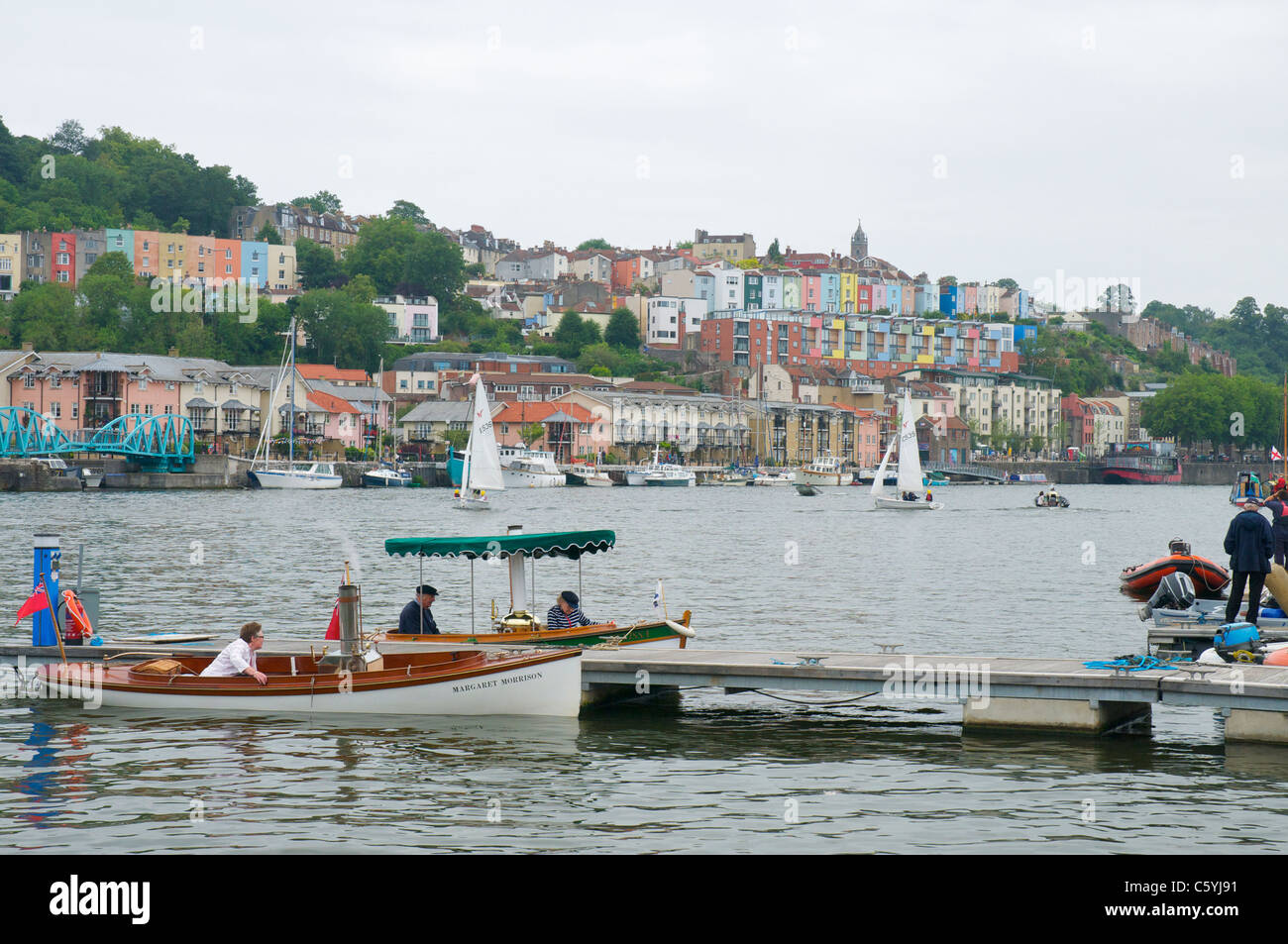 Bunte Bristol Stadtzentrum beherbergt neben dem Hafen Stockfoto
