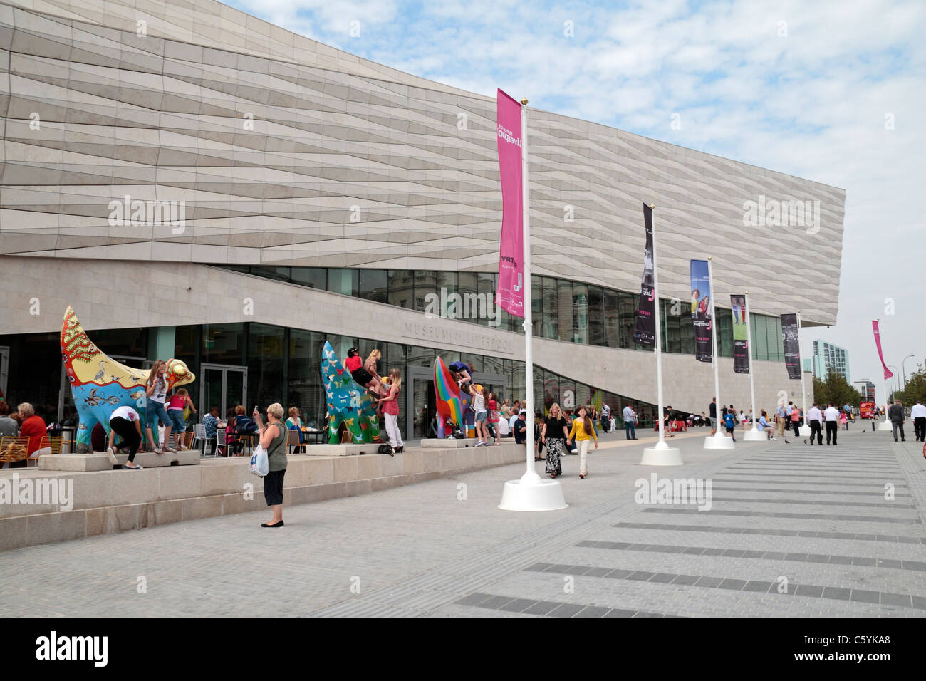 Der Haupteingang zum Museum of Liverpool, Pier Head, Liverpool, UK Stockfoto