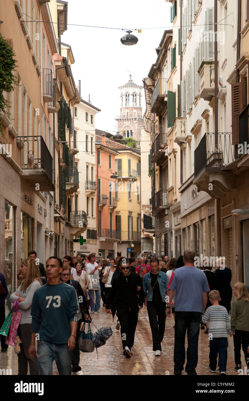 Einkaufen verona Fotos und Bildmaterial in hoher Auflösung Alamy