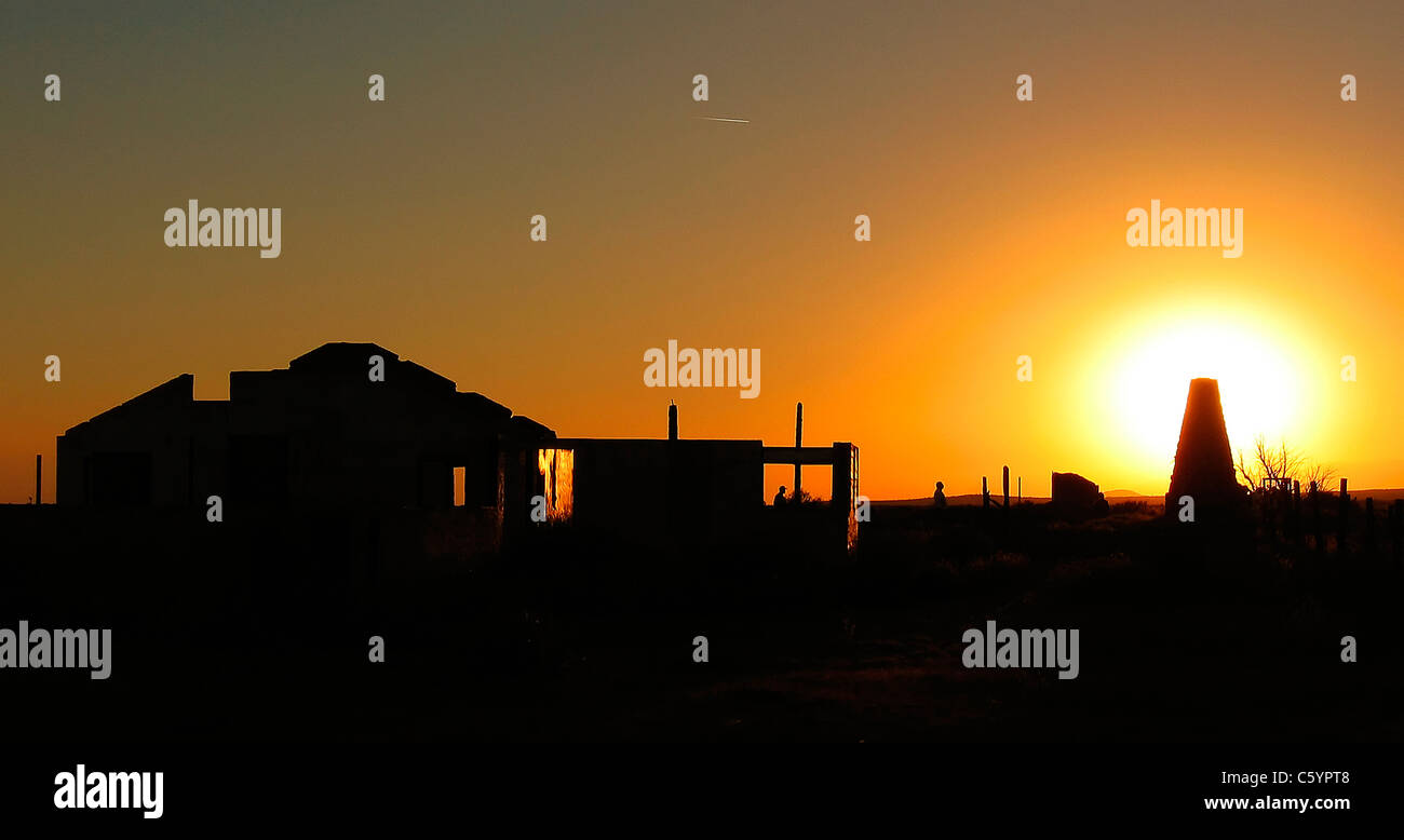 Sonnenuntergang auf den Ruinen von Pancho Barnes glücklich unten Reiten Club Rancho Oro Verde Fly-Inn Dude Ranch in Edwards AFB, Kalifornien. Stockfoto