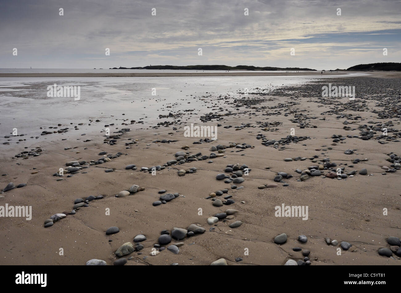 Blick in Richtung Llanddwyn Island von Llanddwyn Bay Anglesey Stockfoto