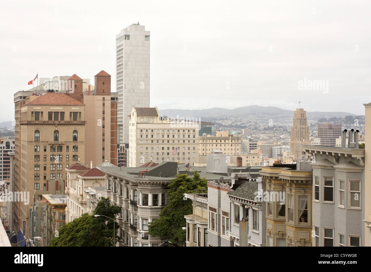 San Francisco Gebäude an einem bewölkten Tag in Nob Hill Stockfoto