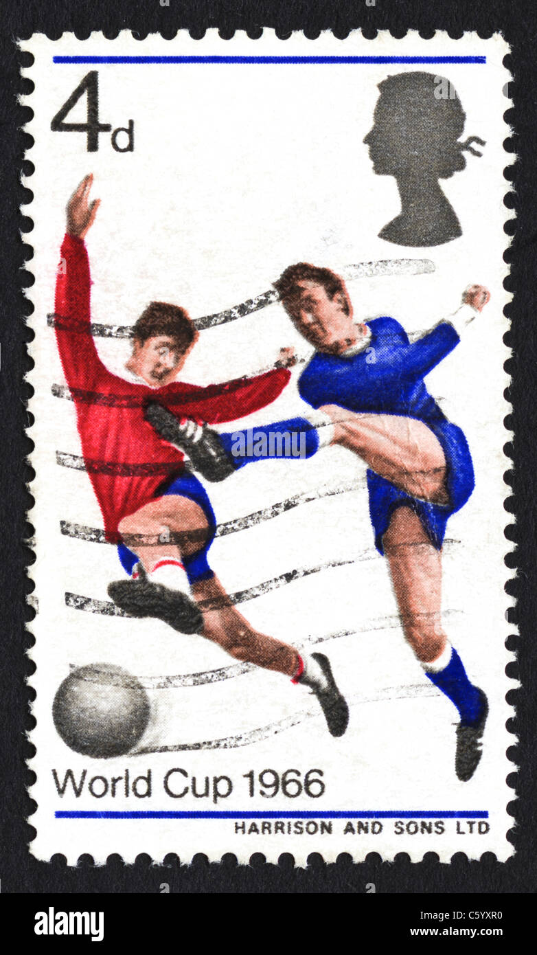 Britische 4D Briefmarke herausgegeben 1. Juni 1966 zum Gedenken an den Fußball World Cup 1966 Stockfoto