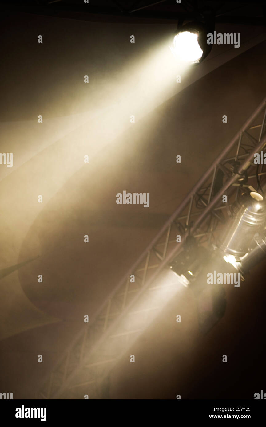 Paar der Bühnenbeleuchtung auf einem Beleuchtung rig Stockfoto