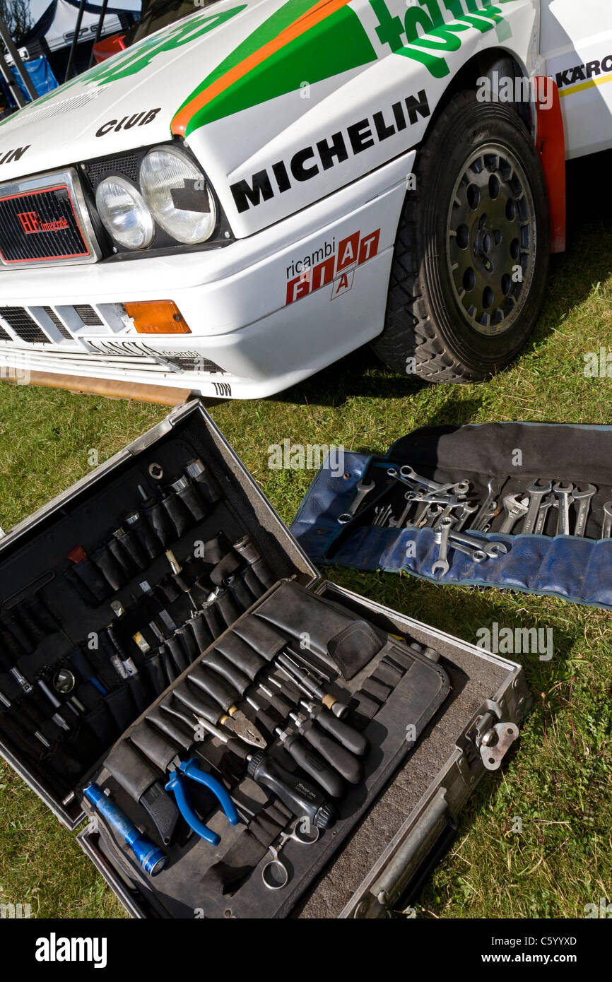 Toolkit angelegt in der Vorbereitung für den Lancia HF Integrale auf der 2011 Goodwood Festival of Speed, Sussex, UK. Stockfoto