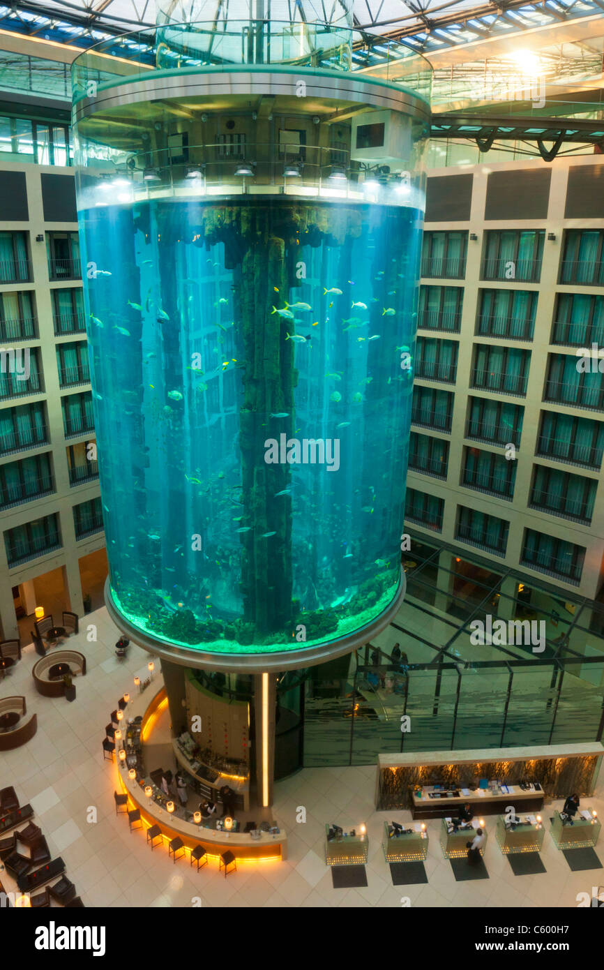 Aqua Dome im Radisson Blu Hotel, Berlin Stockfoto