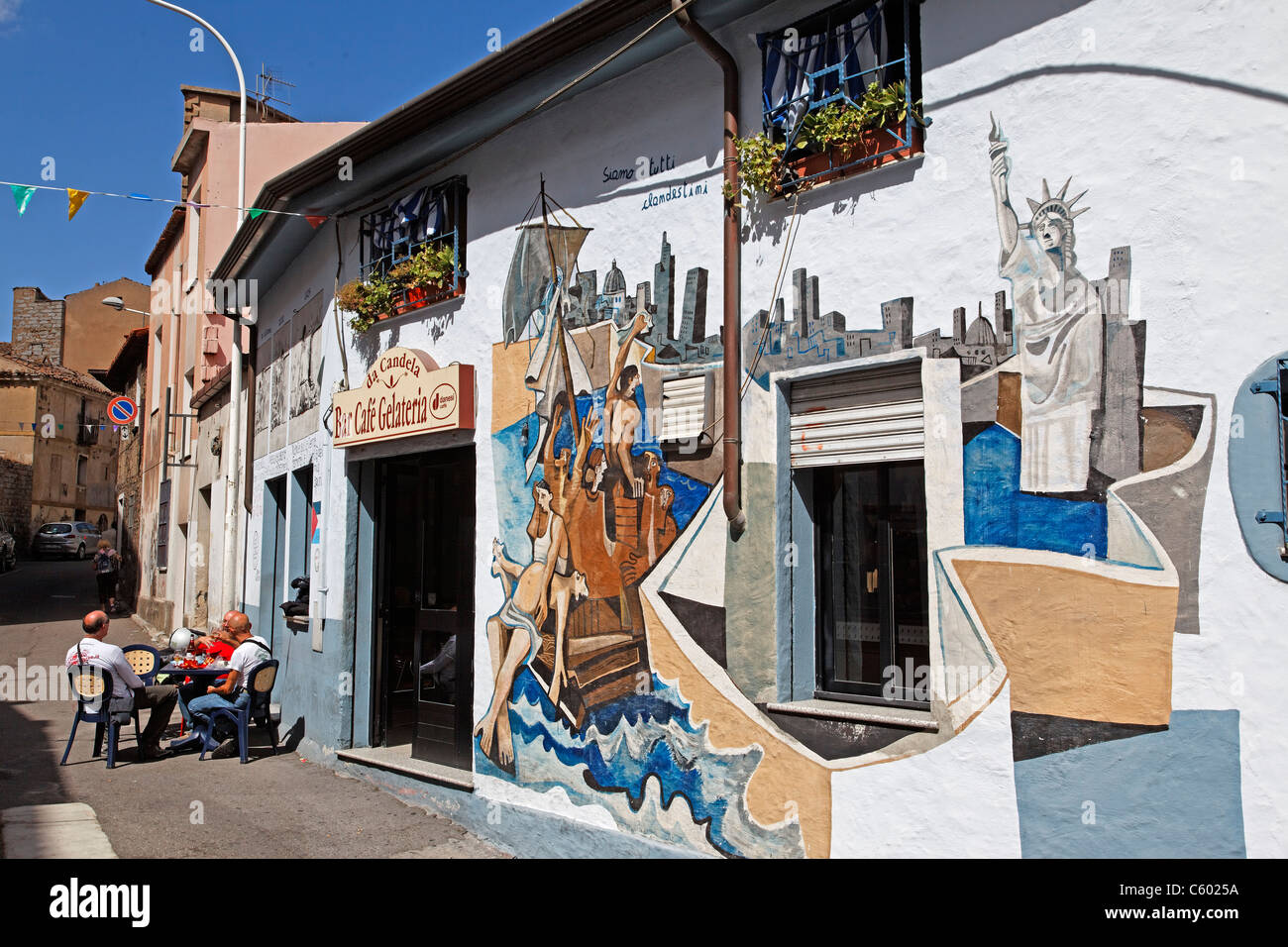 Murales, Wandmalereien, Dorf Orgosolo, Provinz Nuoro, Sardinien, Italien Stockfoto