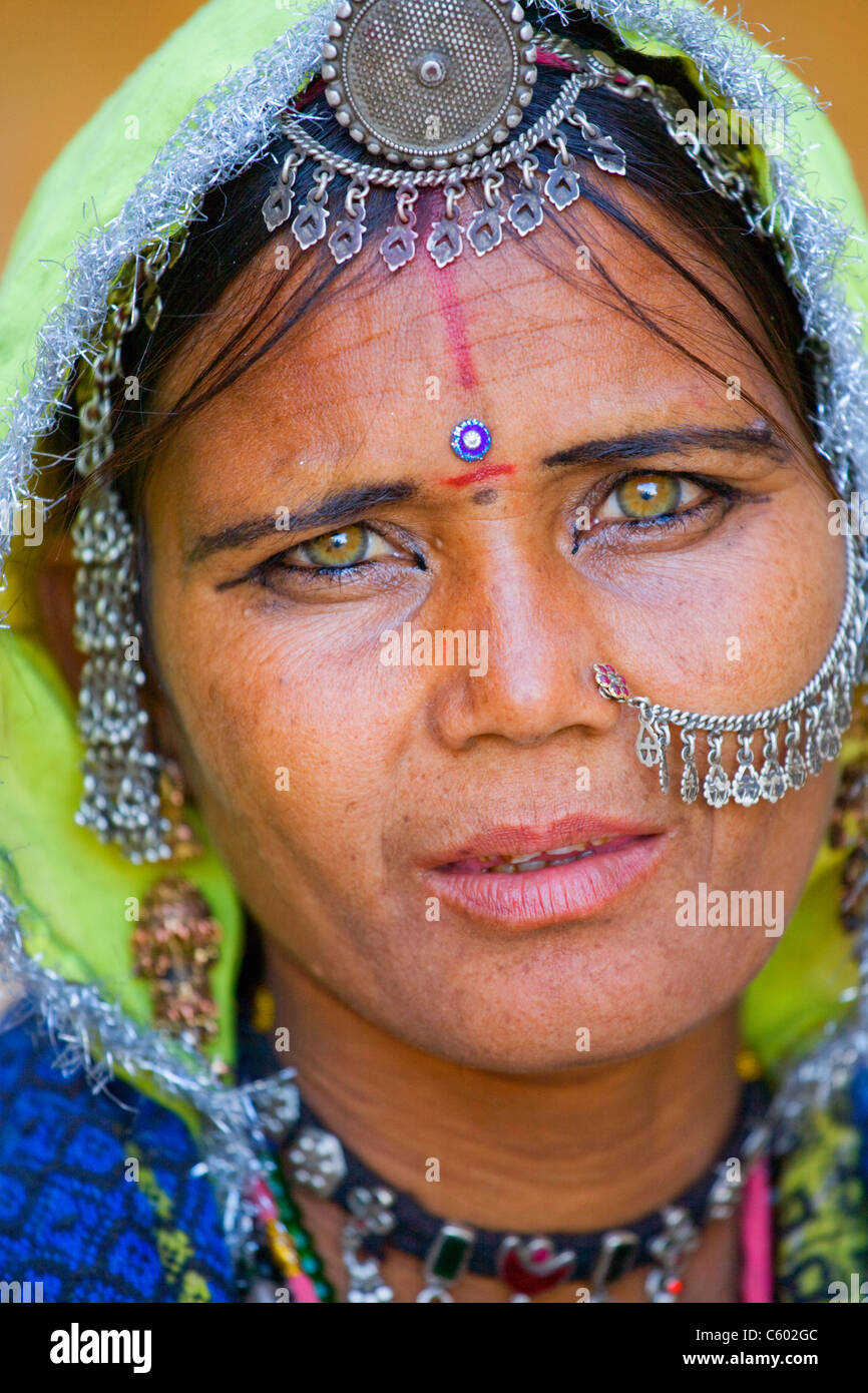 Eine Frau von Jaisalmer Fort in der großen Wüste Thar, Rajasthan, Indien Stockfoto