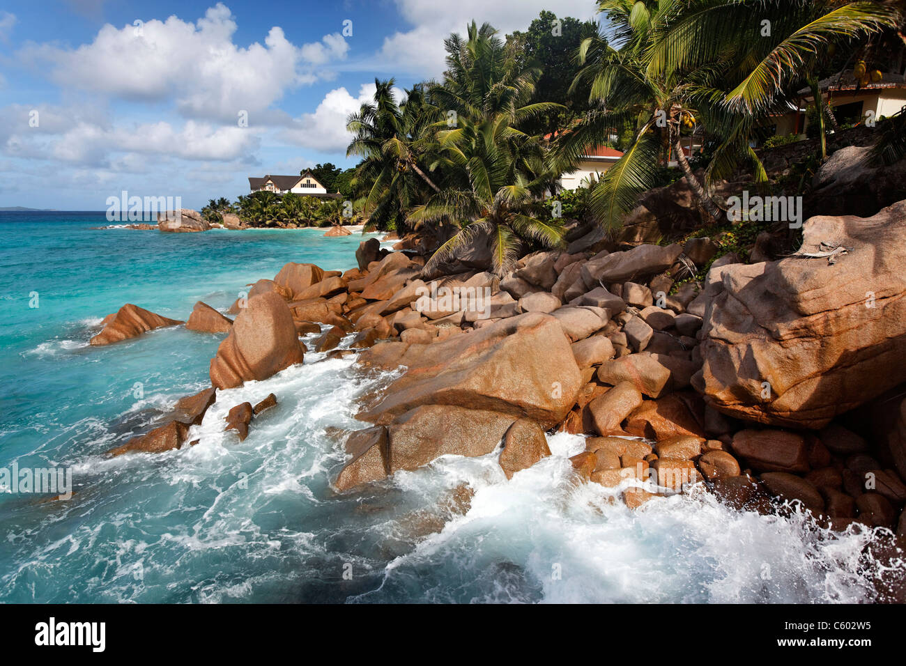 Granitfelsen am Ufer am Anse Severe, La Digue, Seychellen, Indischer Ozean, Afrika Stockfoto