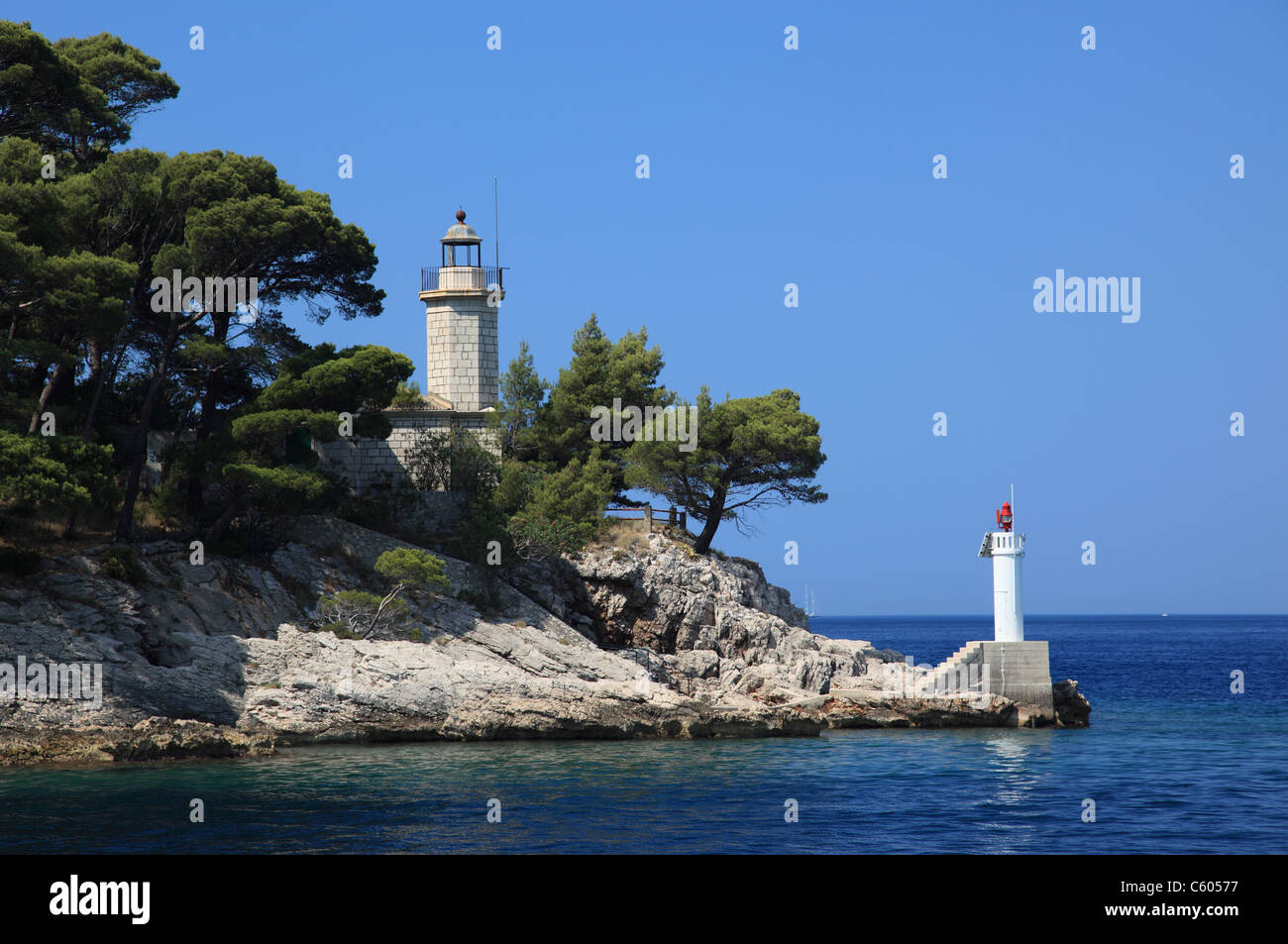 Leuchtturm auf Daksa‟ Insel, Hafen von Dubrovnik, Kroatien Stockfoto