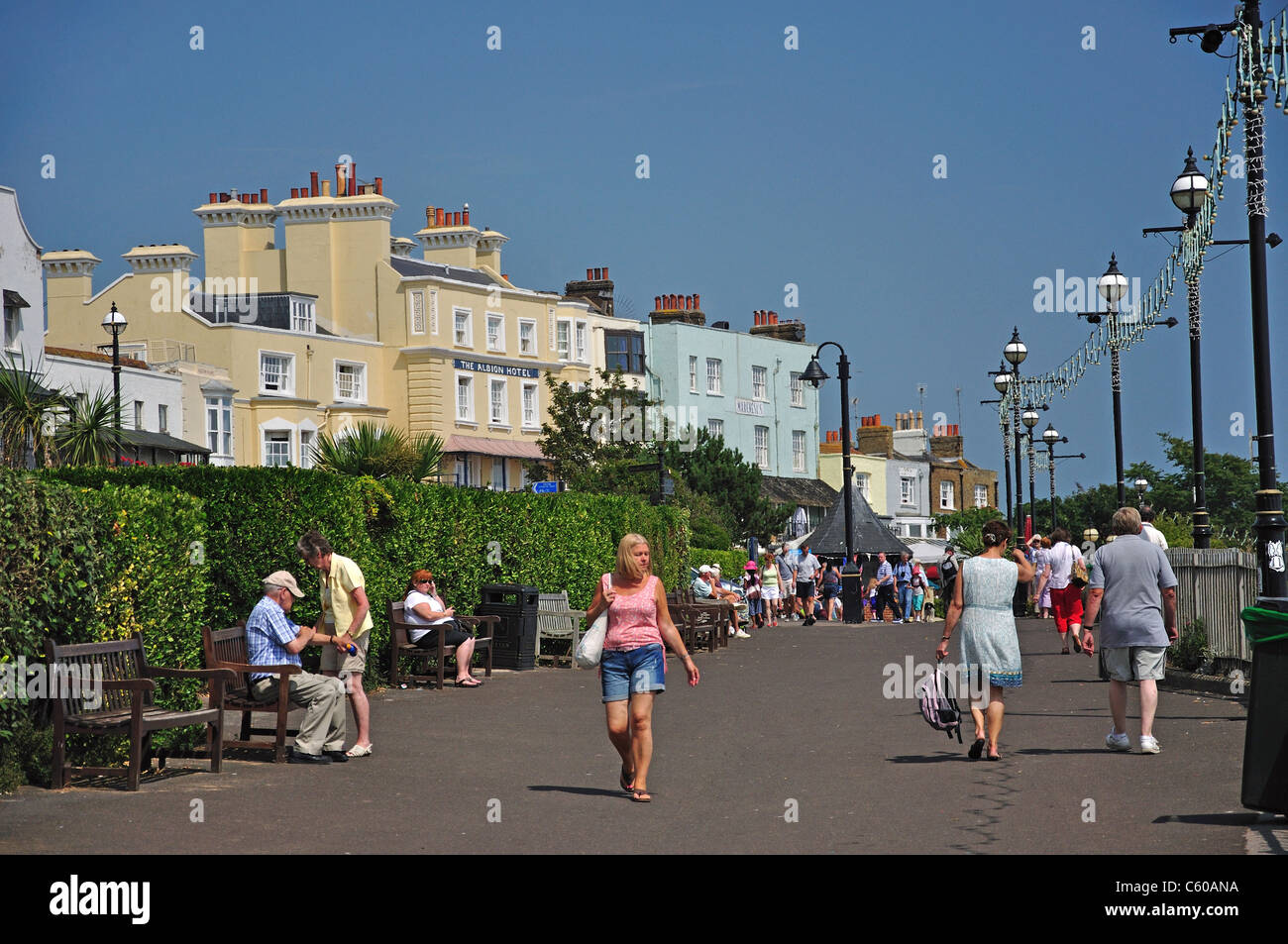 Strandpromenade, Victoria Parade, Broadstairs, Isle Of Thanet in Kent, England, Vereinigtes Königreich Stockfoto