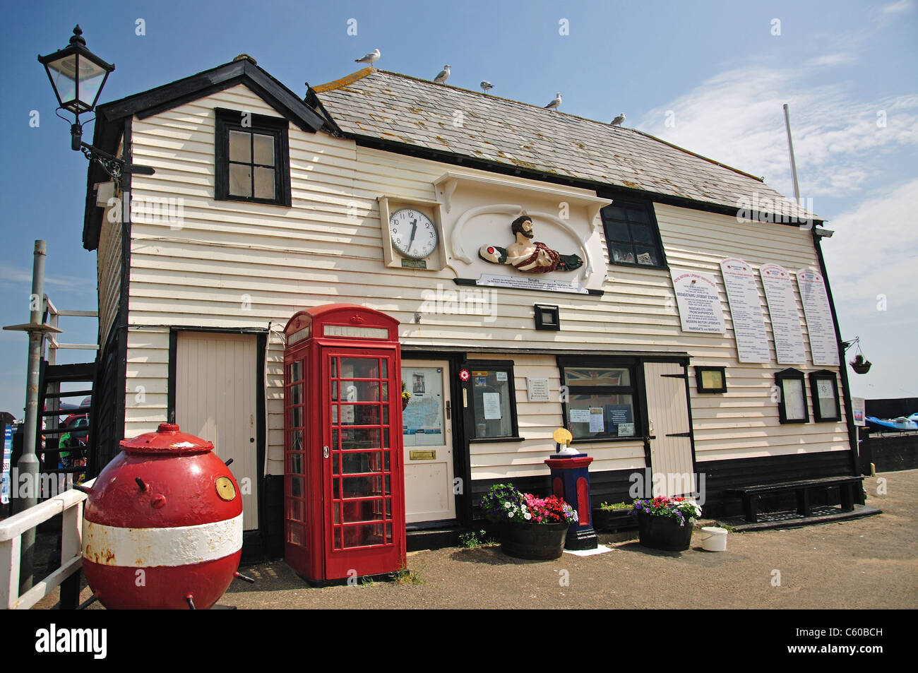 Hölzerne Broadstairs Rettungsstation, Broadstairs, Isle of Thanet, Thanet Bezirk, Kent, England, Vereinigtes Königreich Stockfoto