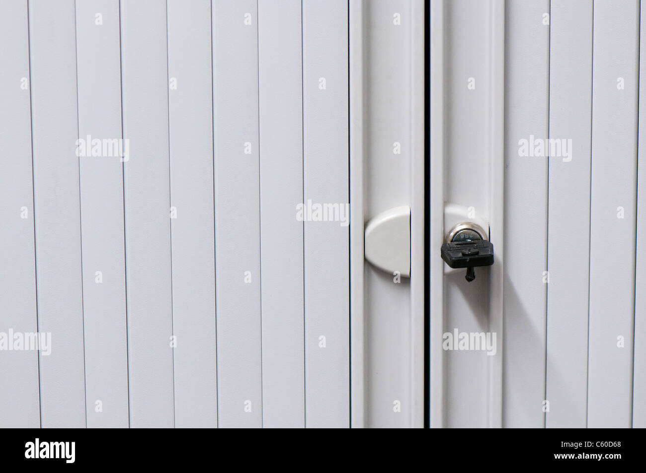 Schrank-Panel mit Schlüssel im Schloss Stockfoto