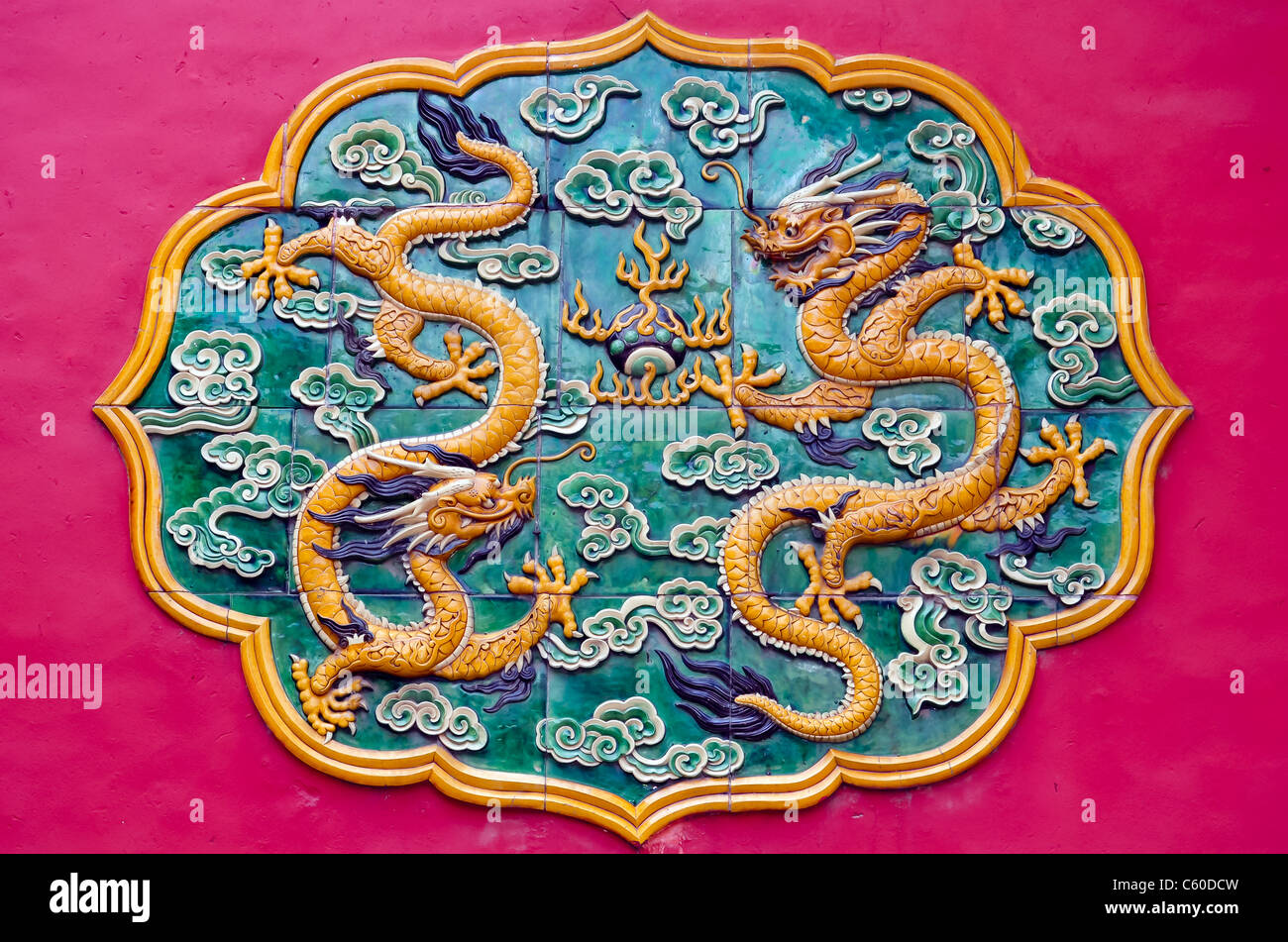 bunte chinesische Drachen Ornament fand in Peking die Verbotene Stadt Stockfoto