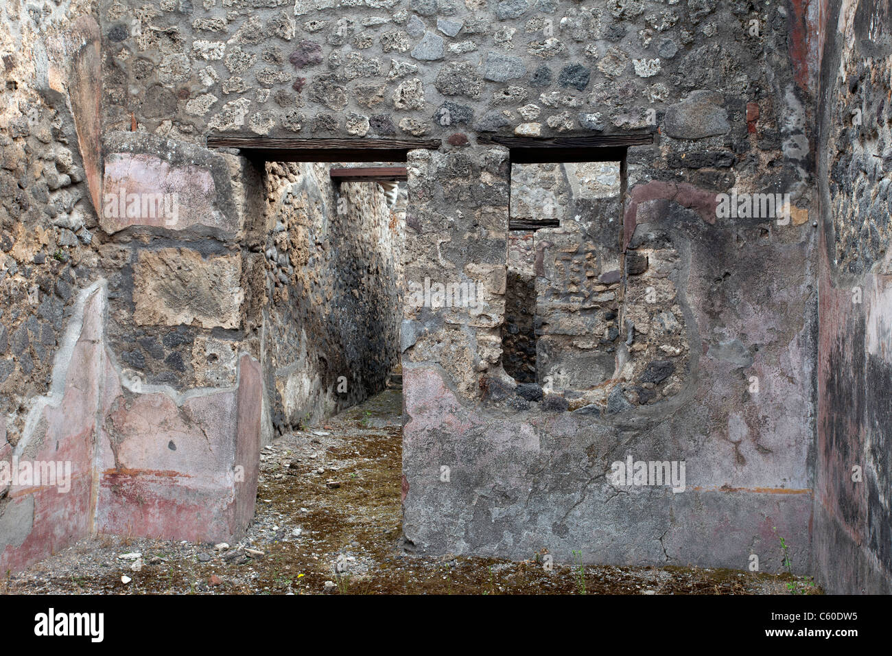Pompeji-Italien-Ruinen der antiken Stadt nach den Zerstörungen durch den Ausbruch des Vulkans Vesuv.  Altes Haus. Stockfoto