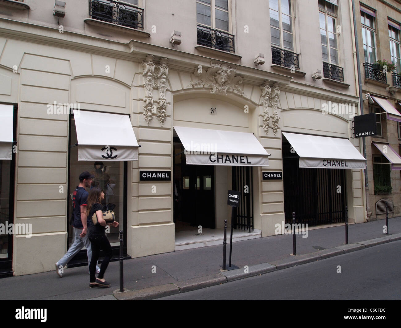 Der berühmte Chanel Shop Rue Cambon 31 in Paris, Frankreich. Dieses  Modegeschäft wurde 1915 von Coco Chanel gegründet Stockfotografie - Alamy